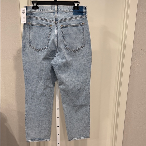 NWT A&F Ultra High Rise Ankle Straight Jeans 10/30 - Picture 5 of 8